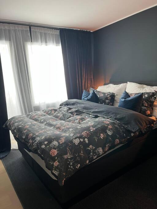 Sentrumsnaer Leilighet Med Utsikt Apartment *