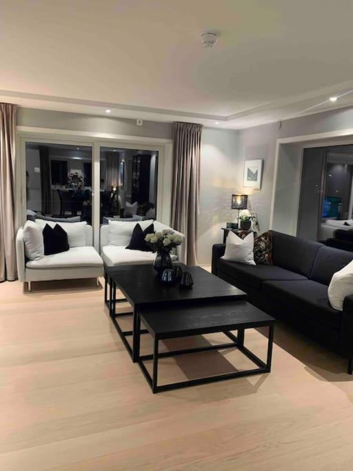Apartment Sentrumsnaer Leilighet Med Utsikt Svolvaer