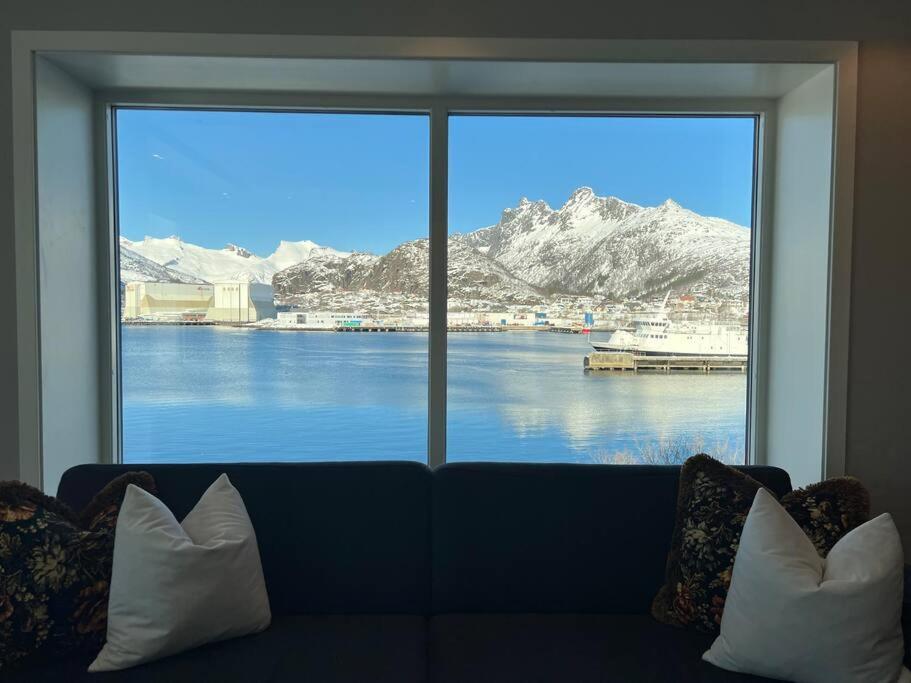 Apartment Sentrumsnaer Leilighet Med Utsikt Svolvaer