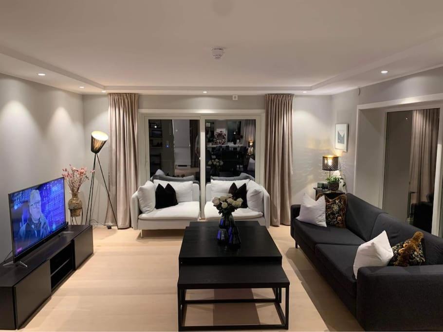 Apartment Sentrumsnaer Leilighet Med Utsikt *