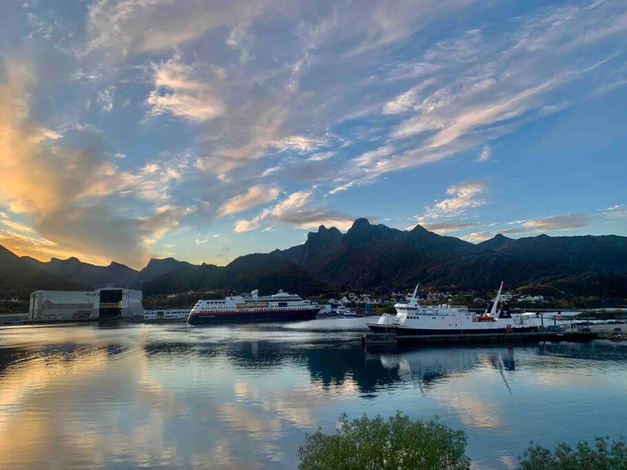 Sentrumsnaer Leilighet Med Utsikt Apartment Svolvaer